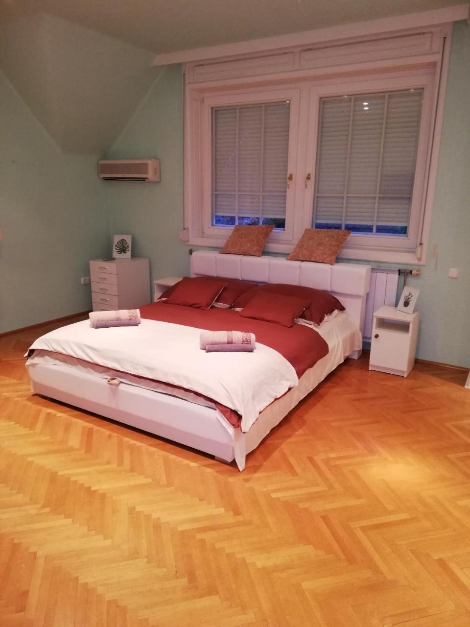 Bed and Breakfast Pero Panzio Debrecen Exterior foto